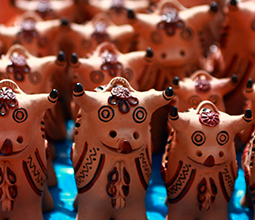 Exhibición de artesanías en el Cusco